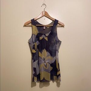 Sweet Pea by Tracy Frati Floral Sleeveless Top - Yellow and Gray. Size M